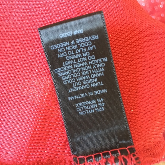 Set Domain Blk Sweater w/ Red & Black Sequin Cami - Picture 3 of 8